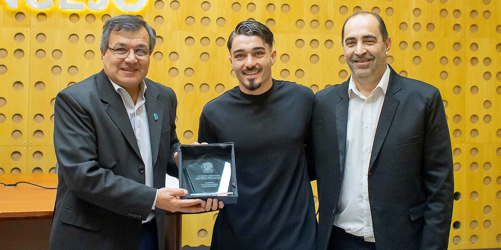 Con un reconocimiento al futbolista Matías Palacios se realizó la novena sesión del Concejo Deliberante