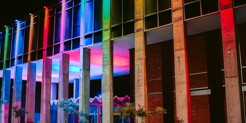 El Concejo Deliberante se iluminó con los colores del orgullo LGBTIQ+